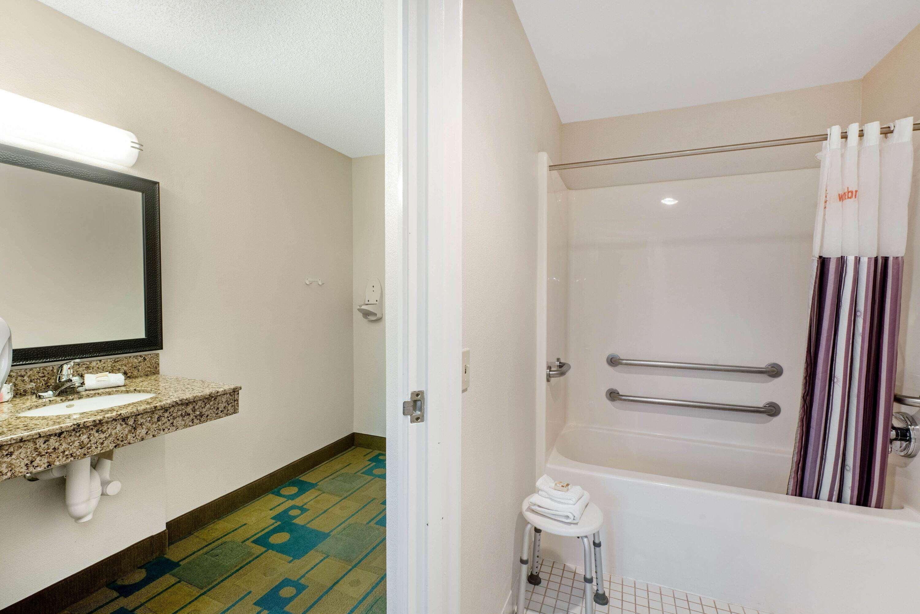 La Quinta By Wyndham Mansfield Oh Hotel Екстериор снимка