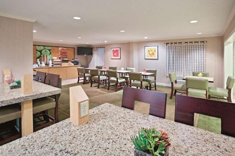 La Quinta By Wyndham Mansfield Oh Hotel Екстериор снимка